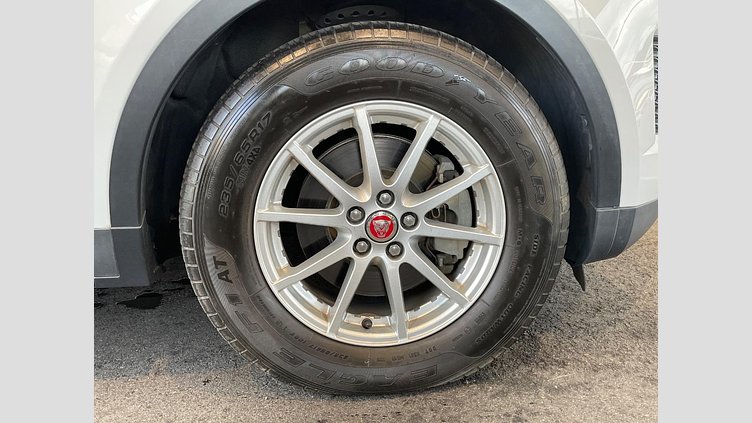 2019 認定中古車 Jaguar E-Pace フジホワイト P200 オートマチック全輪駆動 ベースグレード