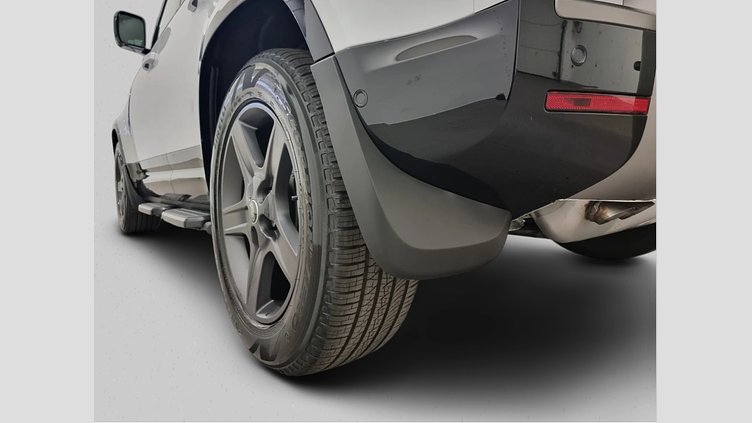 2025 Rabljena vozila Land Rover Defender 110 Fuji White D250 AWD AUTOMATIC MHEV X-DYNAMIC SE 