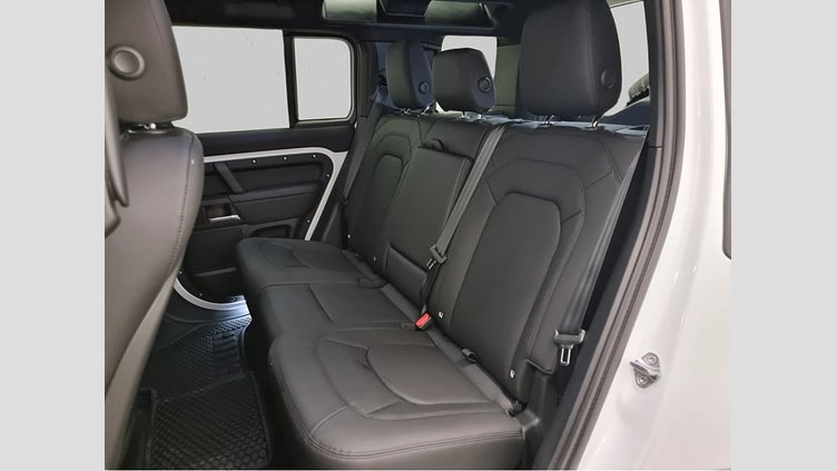 2025 Rabljena vozila Land Rover Defender 110 Fuji White D250 AWD AUTOMATIC MHEV X-DYNAMIC SE 