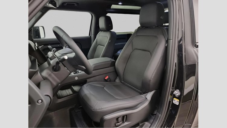 2025 Nova vozila Land Rover Defender 90 Santorini crna D200 AWD AUTOMATIC AWD X-DYNAMIC
