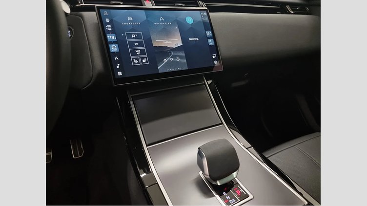 2023 Rabljena vozila Land Rover Range Rover Velar Fuji bela P404e AWD AUTOMATIC PHEV DYNAMIC SE 