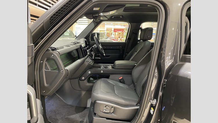 2025 認定中古車 Land Rover Defender 130 Carpathian Grey 3.0 litre i6D​ D350　Outbound