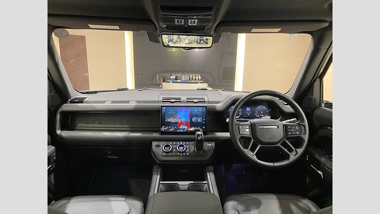 2025 認定中古車 Land Rover Defender 130 Carpathian Grey 3.0 litre i6D​ D350　Outbound