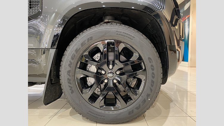 2025 認定中古車 Land Rover Defender 130 Carpathian Grey 3.0 litre i6D​ D350　Outbound