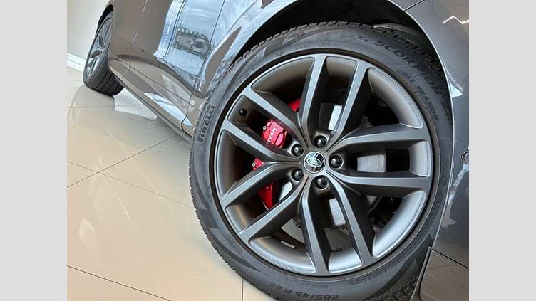 2023 認定中古車 Land Rover Range Rover Sport カルパチアングレイ 3.0リッター6気筒300PSターボチャージドディーゼルMHEV（オートマチック） DYNAMIC SE