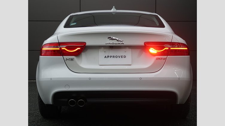 2017 認定中古車 Jaguar XE Fuji White 180PS ピュア
