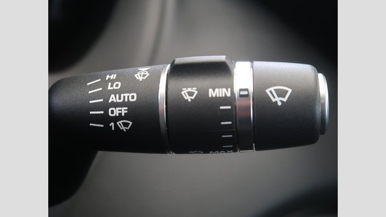 2017 認定中古車 Jaguar XE Fuji White 180PS ピュア