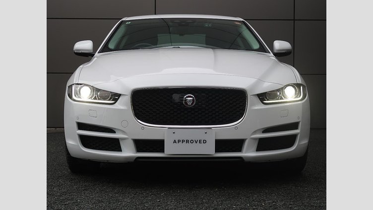 2017 認定中古車 Jaguar XE Fuji White 180PS ピュア