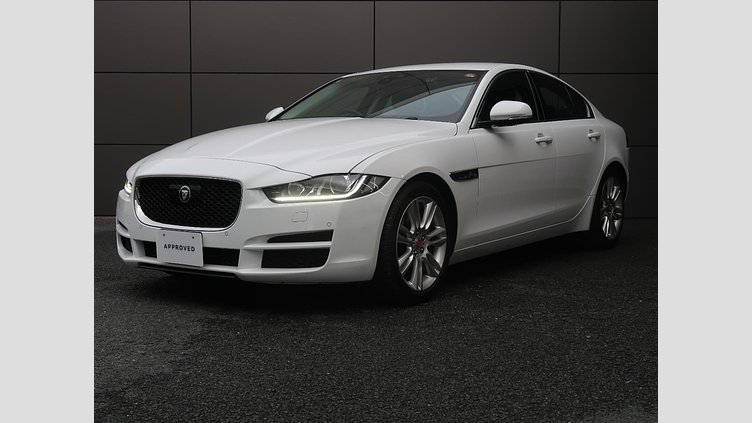 2017 認定中古車 Jaguar XE Fuji White 180PS ピュア