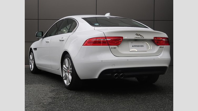 2017 認定中古車 Jaguar XE Fuji White 180PS ピュア