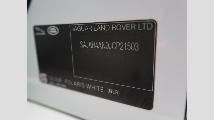 2017 認定中古車 Jaguar XE Fuji White 180PS ピュア