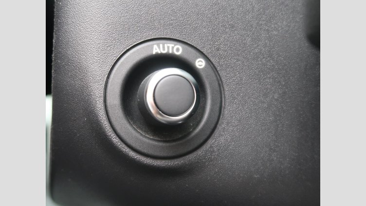 2017 認定中古車 Jaguar XE Fuji White 180PS ピュア