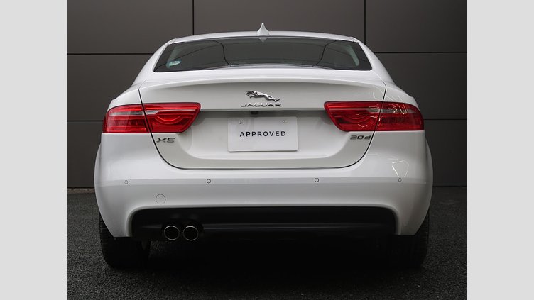 2017 認定中古車 Jaguar XE Fuji White 180PS ピュア