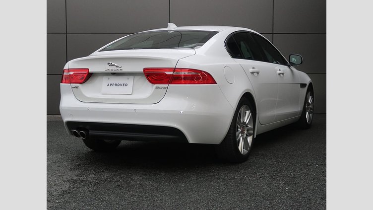 2017 認定中古車 Jaguar XE Fuji White 180PS ピュア