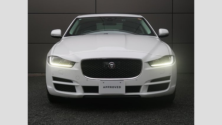 2017 認定中古車 Jaguar XE Fuji White 180PS ピュア