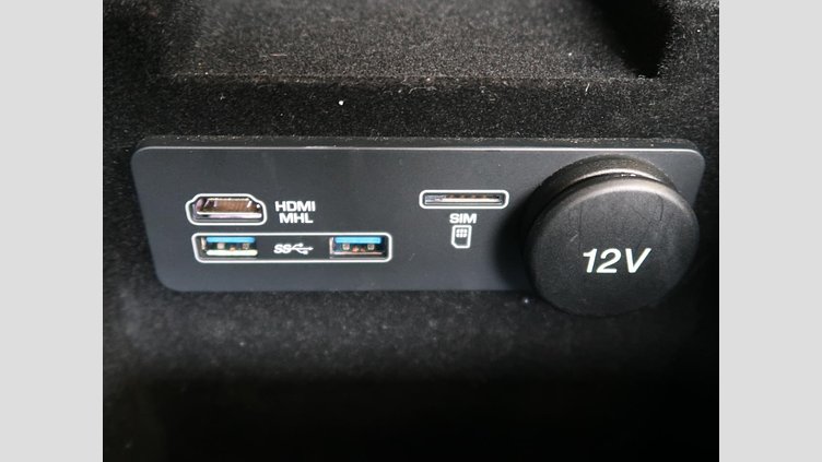 2017 認定中古車 Jaguar XE Fuji White 180PS ピュア
