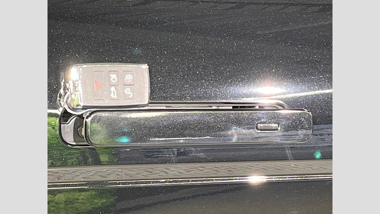 2023 認定中古車 Land Rover Range Rover Evoque サントリーニブラック P200 AWD（オートマチック） SE