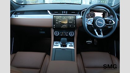 F-Pace 8