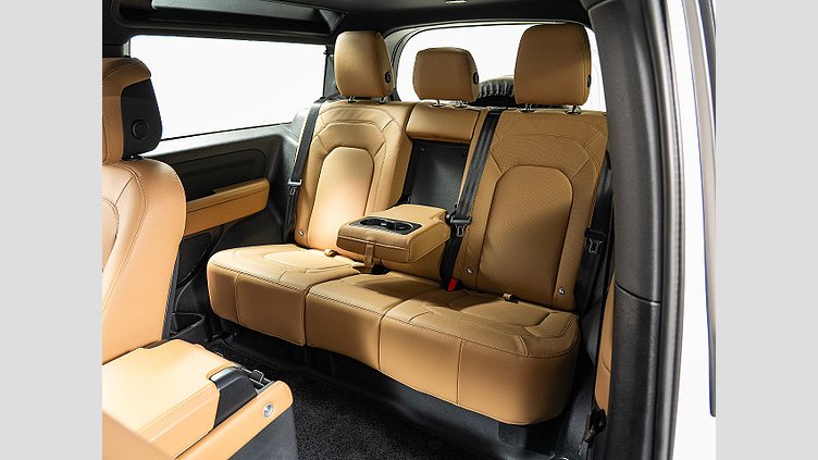 2025 認定中古車 Land Rover Defender 90 フジホワイト D350 ディーゼルマイルドハイブリッド X-Dynamic HSE