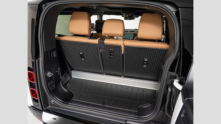 2025 認定中古車 Land Rover Defender 90 フジホワイト D350 ディーゼルマイルドハイブリッド X-Dynamic HSE