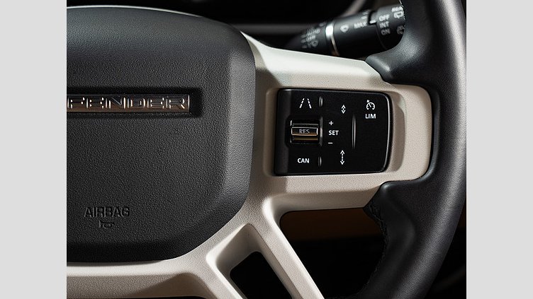 2025 認定中古車 Land Rover Defender 90 フジホワイト D350 ディーゼルマイルドハイブリッド X-Dynamic HSE