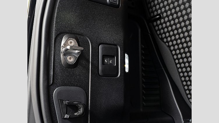 2025 認定中古車 Land Rover Defender 90 フジホワイト D350 ディーゼルマイルドハイブリッド X-Dynamic HSE