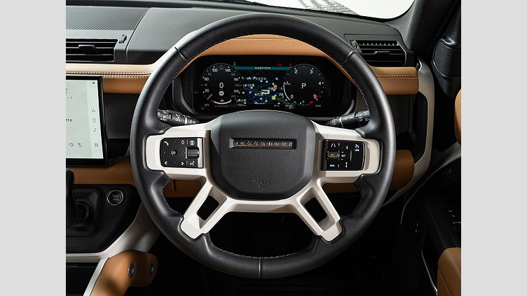2025 認定中古車 Land Rover Defender 90 フジホワイト D350 ディーゼルマイルドハイブリッド X-Dynamic HSE