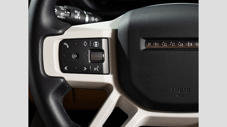 2025 認定中古車 Land Rover Defender 90 フジホワイト D350 ディーゼルマイルドハイブリッド X-Dynamic HSE