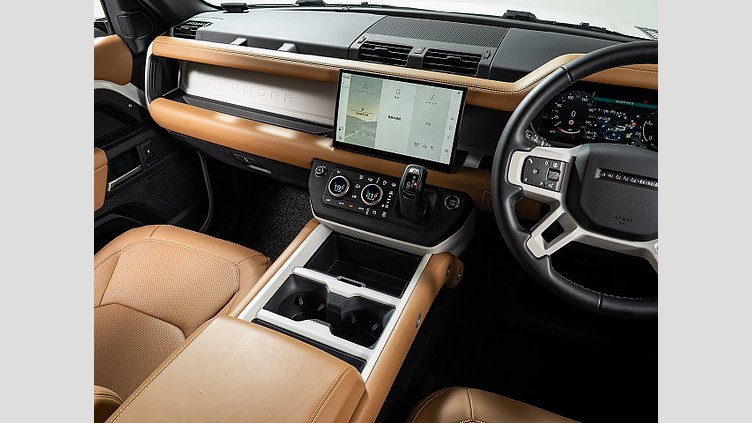 2025 認定中古車 Land Rover Defender 90 フジホワイト D350 ディーゼルマイルドハイブリッド X-Dynamic HSE
