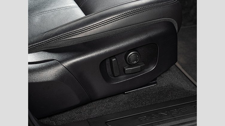 2024 認定中古車 Land Rover Range Rover Evoque サントリーニブラック D200マイルドハイブリッド（ディーゼル） Standard Wheelbase S