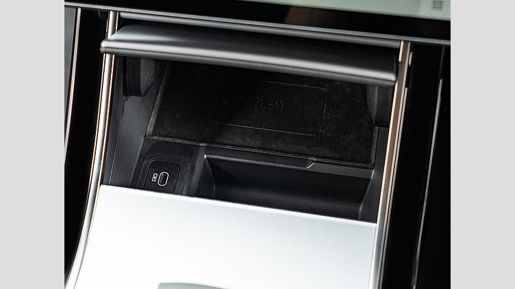 2024 認定中古車 Land Rover Range Rover Evoque サントリーニブラック D200マイルドハイブリッド（ディーゼル） Standard Wheelbase S