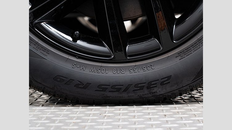 2024 認定中古車 Land Rover Range Rover Evoque サントリーニブラック D200マイルドハイブリッド（ディーゼル） Standard Wheelbase S