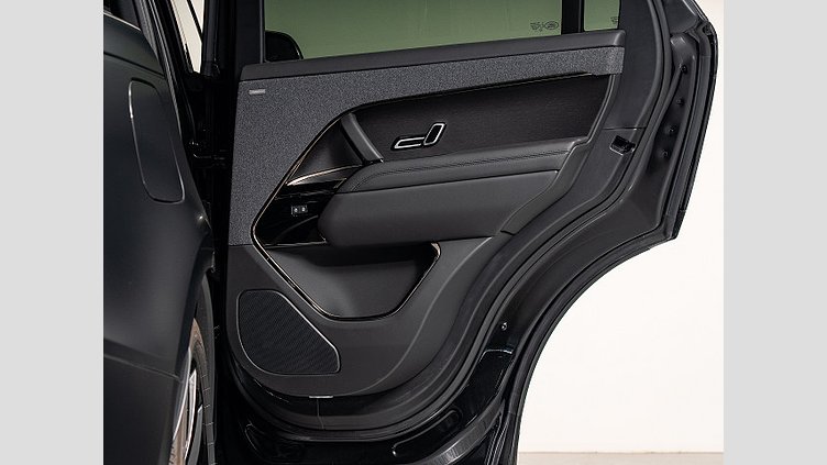 2025 認定中古車 Land Rover Range Rover Sport サントリーニブラック P550eプラグインハイブリッド（ガソリン） スタンダードホイールベース Dynamic SE