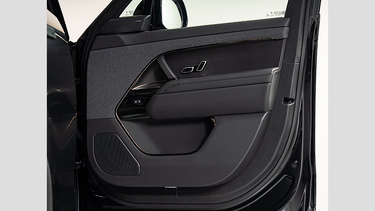 2025 認定中古車 Land Rover Range Rover Sport サントリーニブラック P550eプラグインハイブリッド（ガソリン） スタンダードホイールベース Dynamic SE