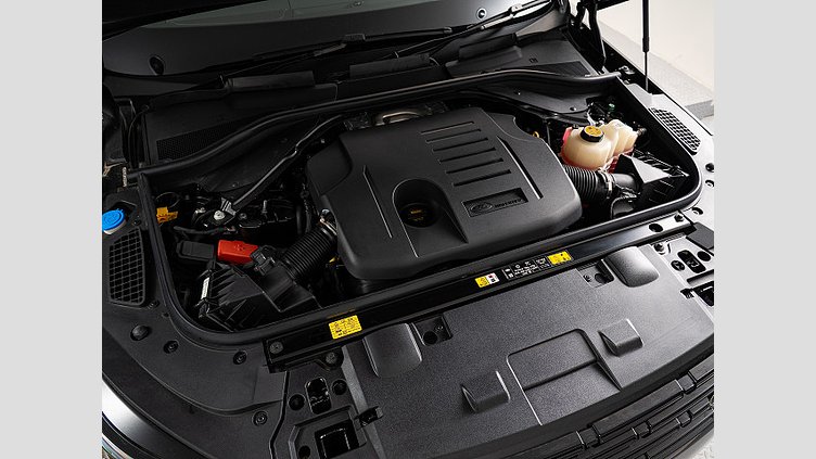 2025 認定中古車 Land Rover Range Rover Sport サントリーニブラック P550eプラグインハイブリッド（ガソリン） スタンダードホイールベース Dynamic SE