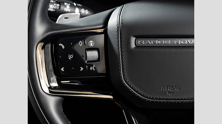 2025 認定中古車 Land Rover Range Rover Sport サントリーニブラック P550eプラグインハイブリッド（ガソリン） スタンダードホイールベース Dynamic SE