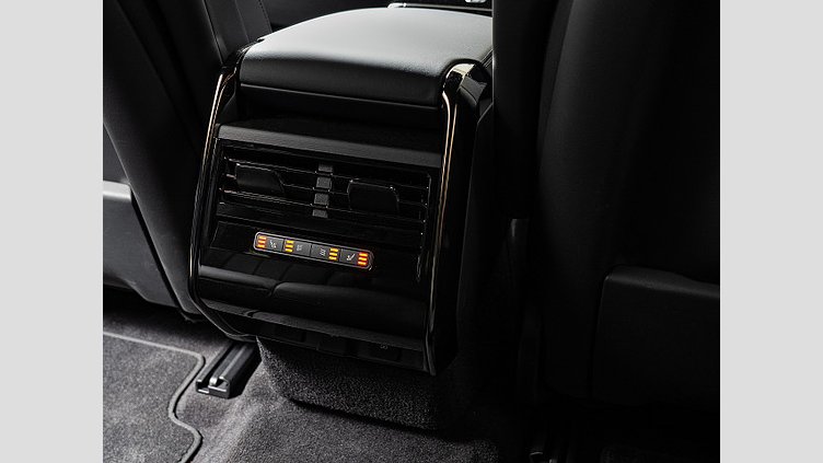2025 認定中古車 Land Rover Range Rover Sport サントリーニブラック P550eプラグインハイブリッド（ガソリン） スタンダードホイールベース Dynamic SE