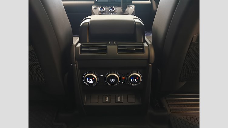 2025 認定中古車 Land Rover Defender 110 サントリーニブラック D350 ディーゼルマイルドハイブリッド X-Dynamic HSE