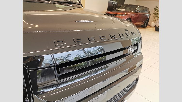 2025 認定中古車 Land Rover Defender 110 サントリーニブラック D350 ディーゼルマイルドハイブリッド X-Dynamic HSE