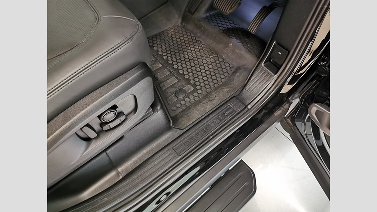 2025 認定中古車 Land Rover Defender 110 サントリーニブラック D350 ディーゼルマイルドハイブリッド X-Dynamic HSE