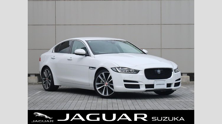2015 認定中古車 Jaguar XE Fuji White 2.0L i4 180 ターボチャージドディーゼル PRESTIGE
