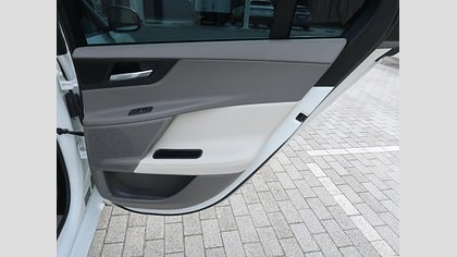 XE 30