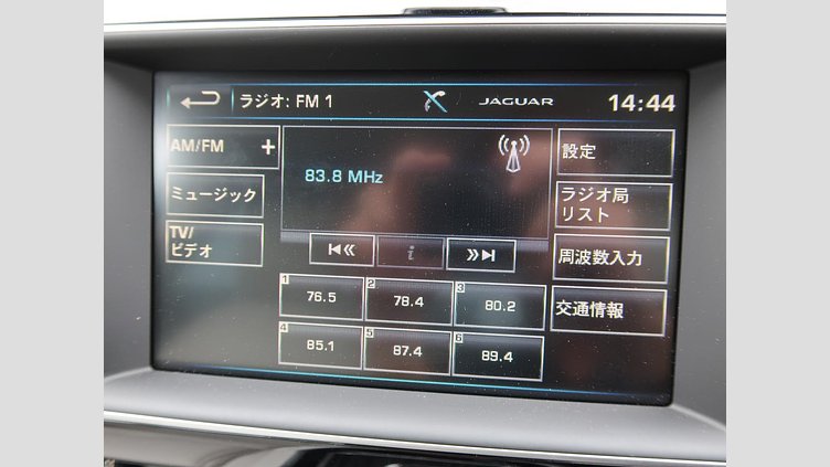 2015 認定中古車 Jaguar XE Fuji White 2.0L i4 180 ターボチャージドディーゼル PRESTIGE