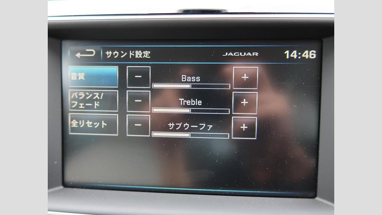 2015 認定中古車 Jaguar XE Fuji White 2.0L i4 180 ターボチャージドディーゼル PRESTIGE