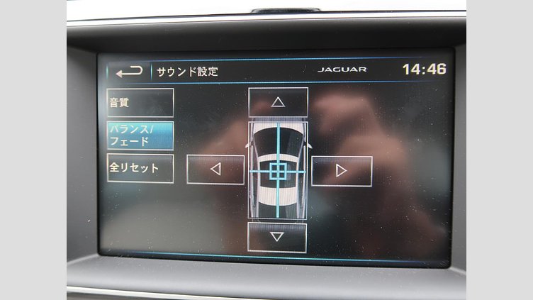 2015 認定中古車 Jaguar XE Fuji White 2.0L i4 180 ターボチャージドディーゼル PRESTIGE