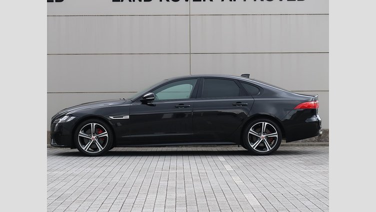 2016 認定中古車 Jaguar XF Santorini Black 3.0L ガソリン S