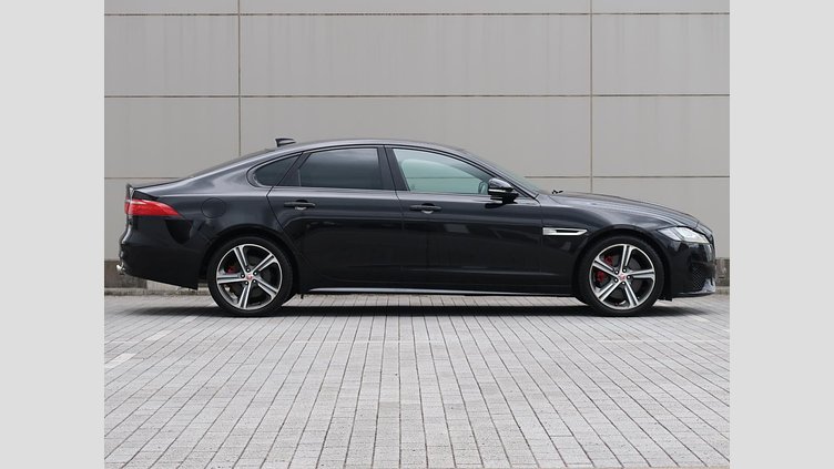 2016 認定中古車 Jaguar XF Santorini Black 3.0L ガソリン S