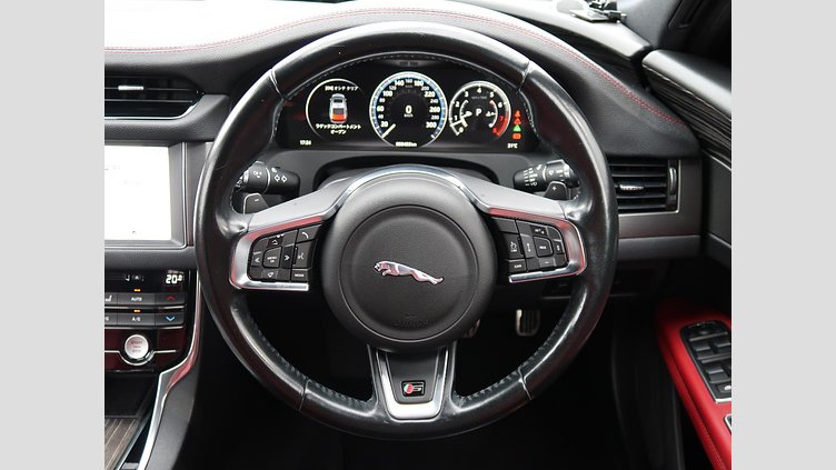 2016 認定中古車 Jaguar XF Santorini Black 3.0L ガソリン S