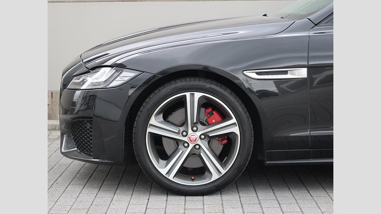 2016 認定中古車 Jaguar XF Santorini Black 3.0L ガソリン S
