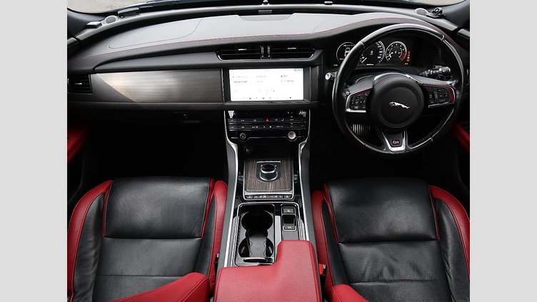 2016 認定中古車 Jaguar XF Santorini Black 3.0L ガソリン S